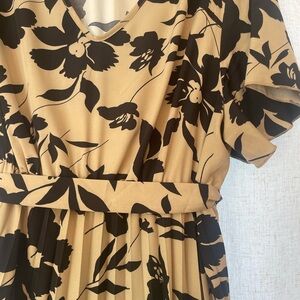 Women’s flowered tie waist dress with pleats